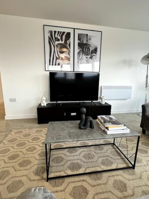 Luxurious City View Apartment In Salford Манчестер Екстер'єр фото